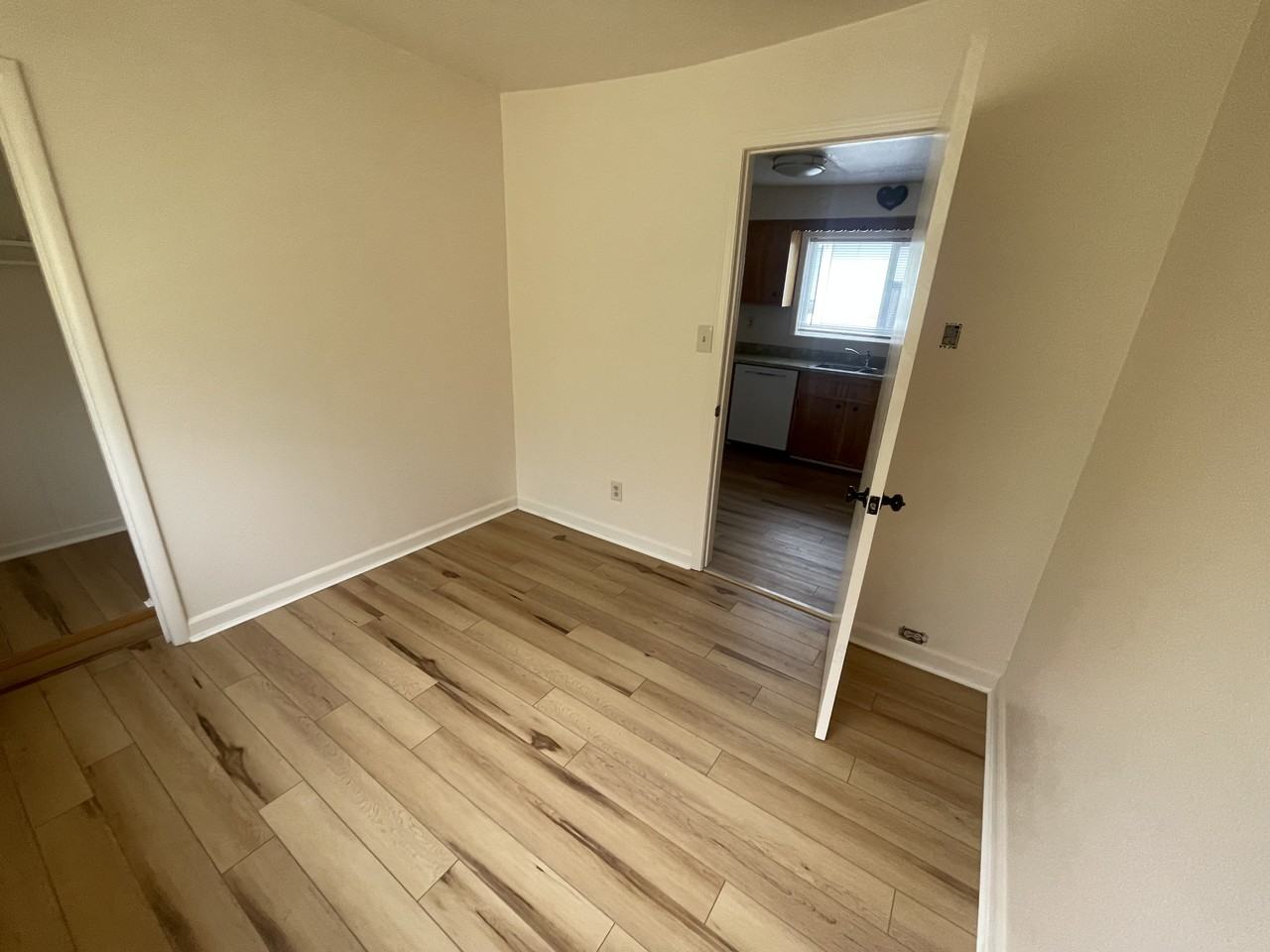 422 Pine St - Photo 3 of 5