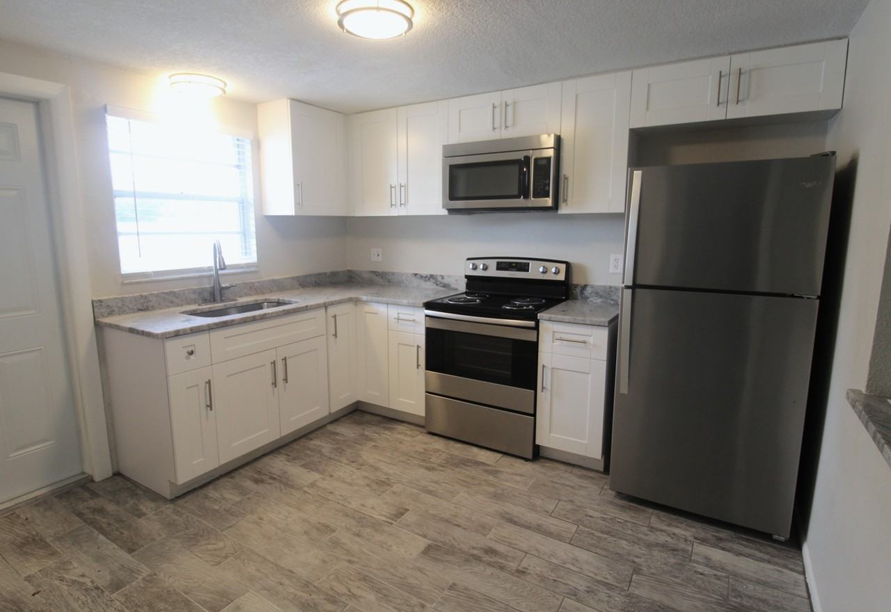 302 Colonia Ln #8 - Photo 3 of 12