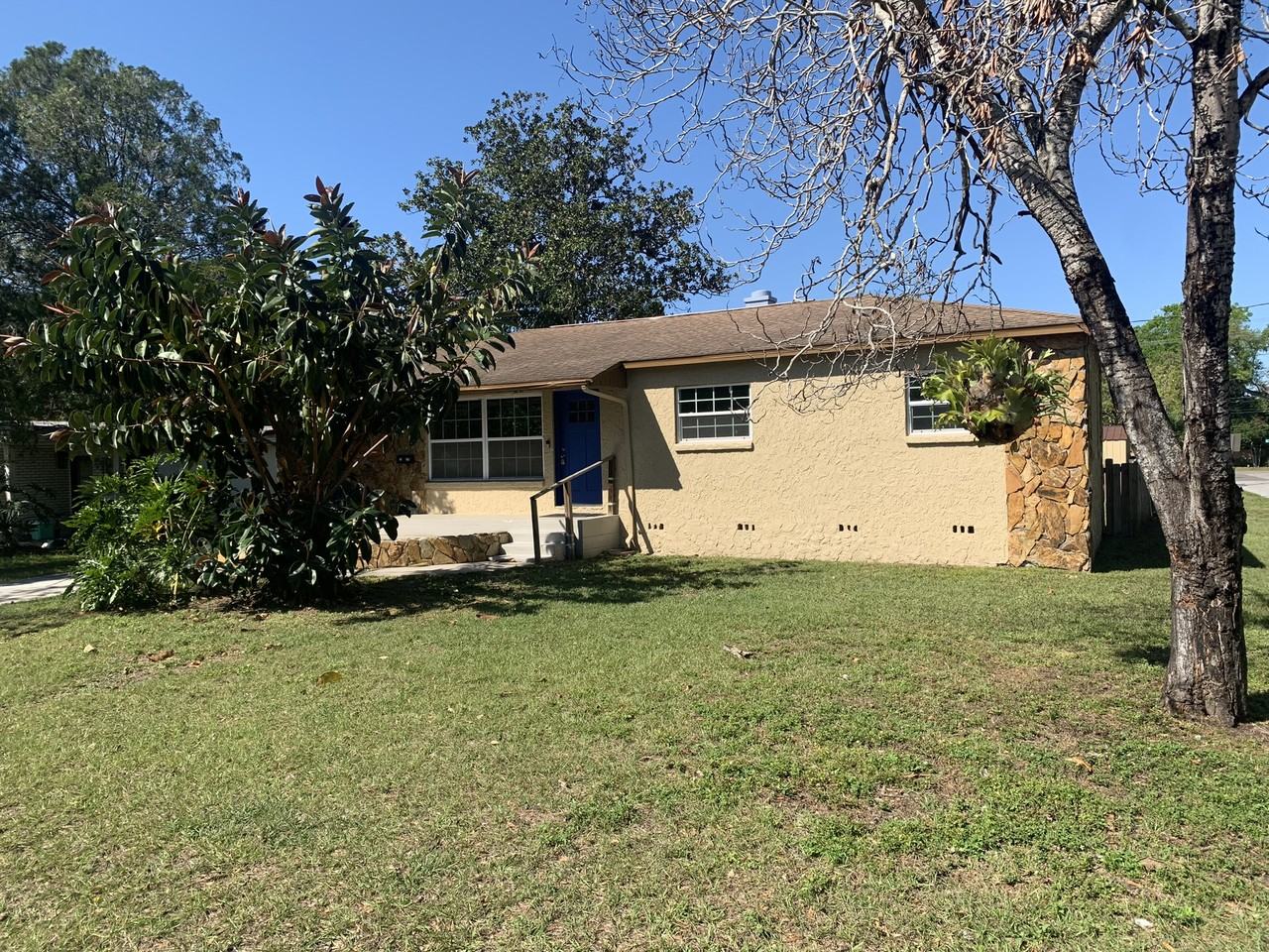 11308 N Oakleaf Ave - Photo 2 of 16