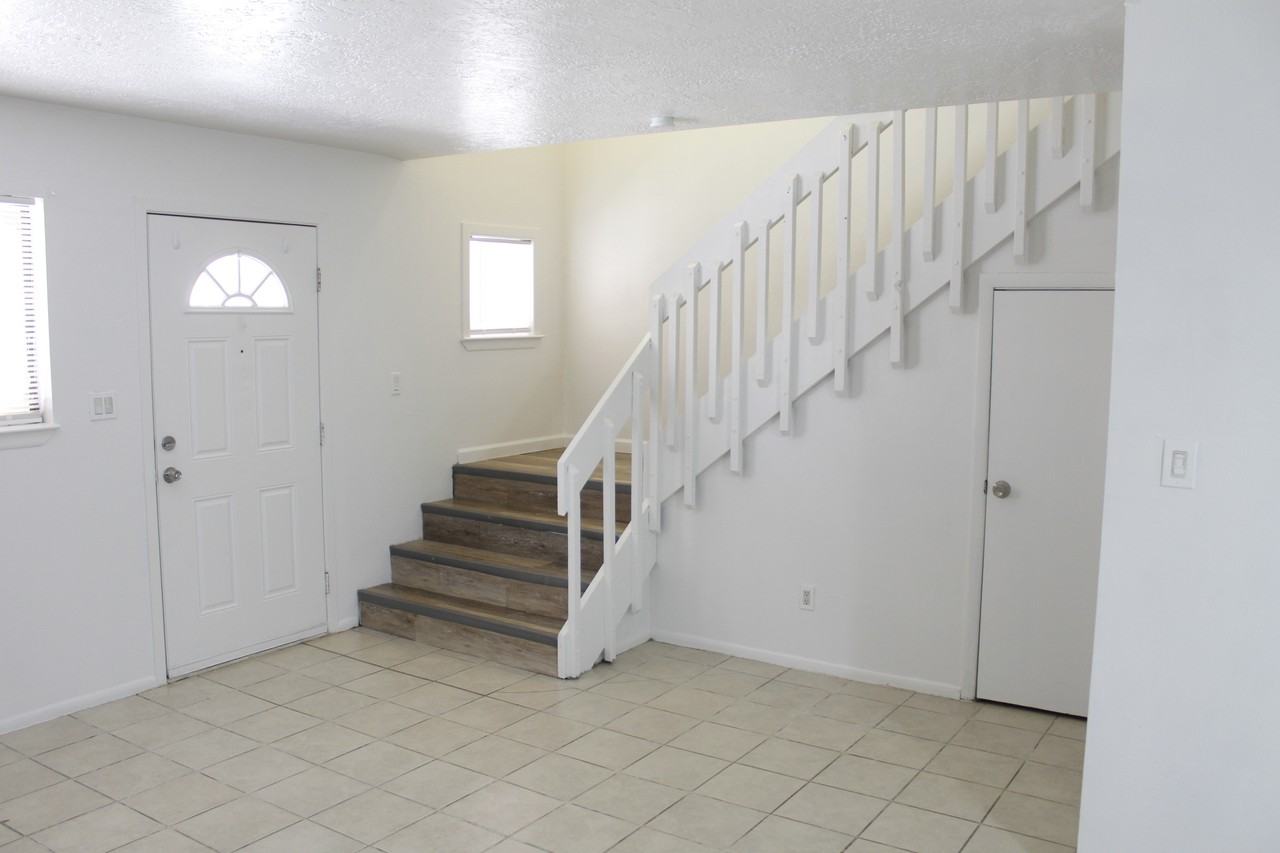 3505 Lafayette Dr Ne - Photo 3 of 26