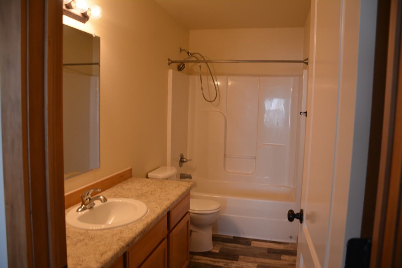 804 Nighthawk Dr - Photo 3 of 8