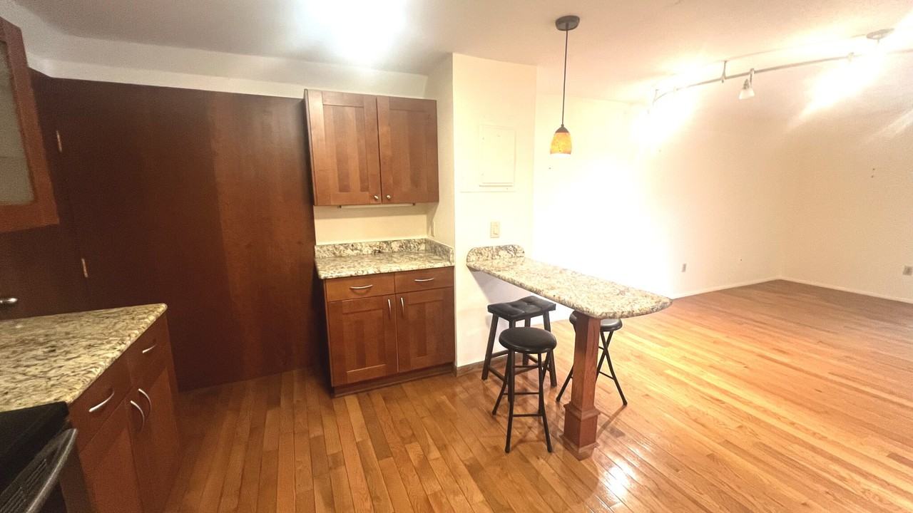404 Paradise Rd #2P - Photo 3 of 24