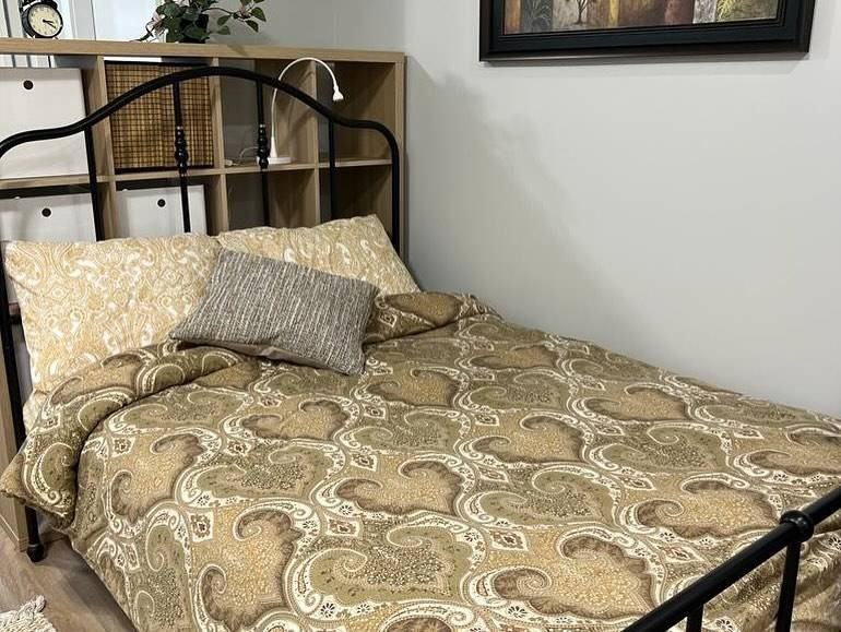 2446 Chilcott Avenue - Photo 4 of 9