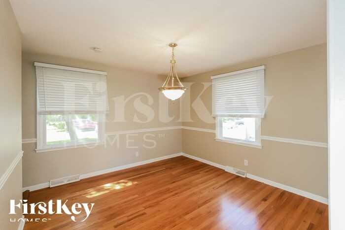 8408 W 89th St - Photo 2 of 7