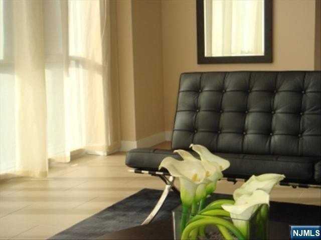 305 Palisade Ave - Photo 6 of 16