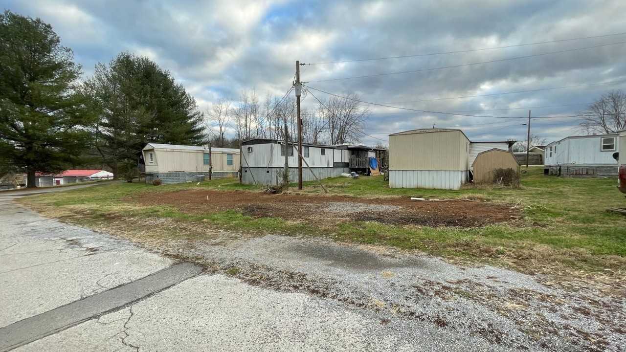 106 Fairview Ave - Photo 2 of 3