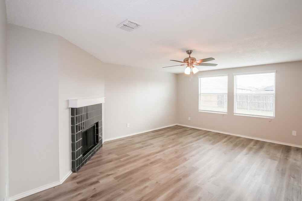 3609 Butler Dr - Photo 4 of 17