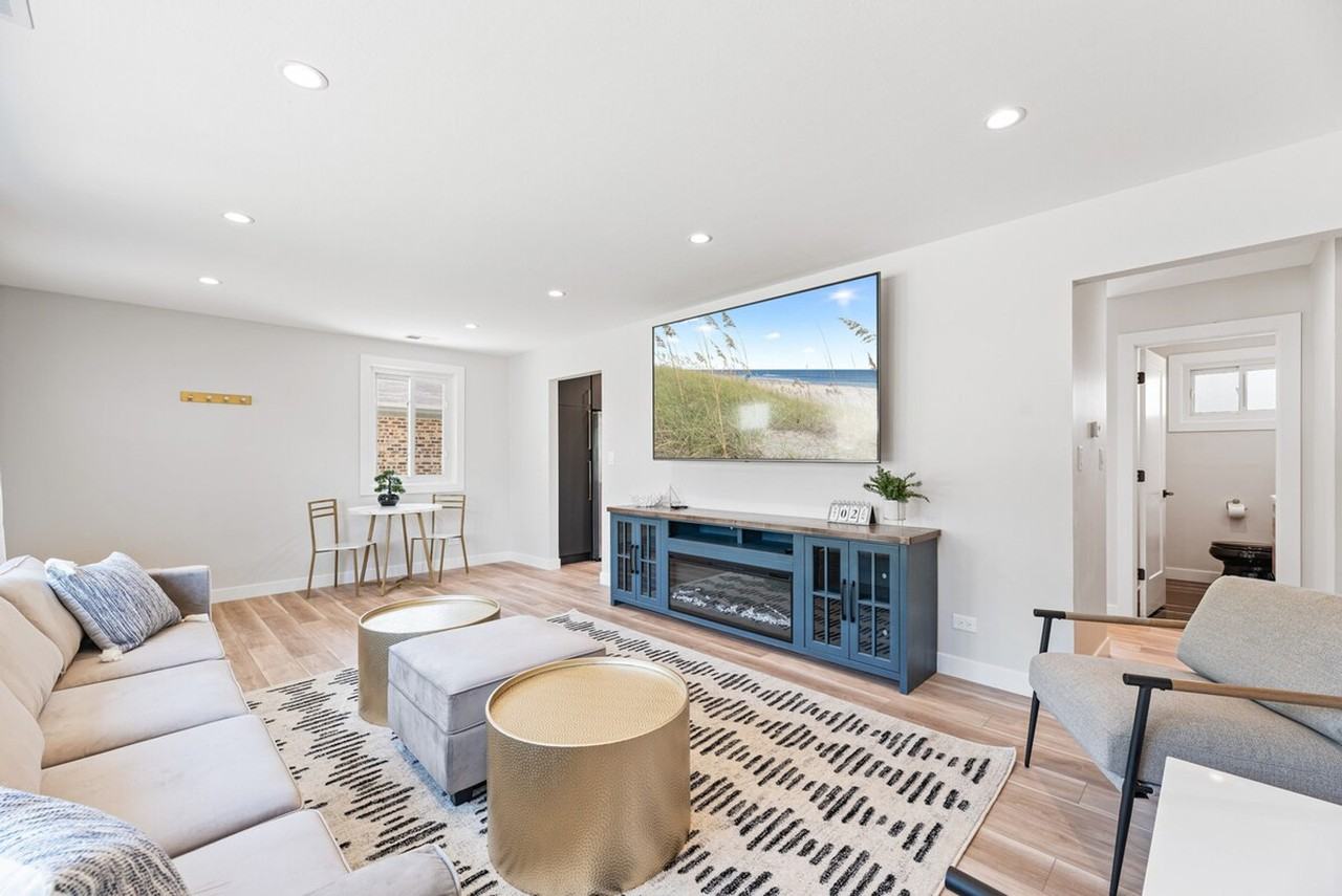 1023 South Wolf Road #1032513P - Photo 3 of 40