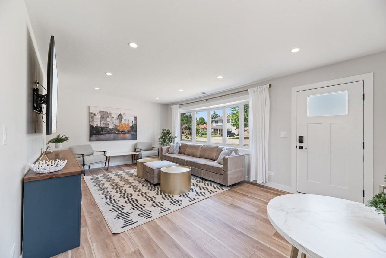 1023 S Wolf Rd #1032513P - Photo 4 of 40