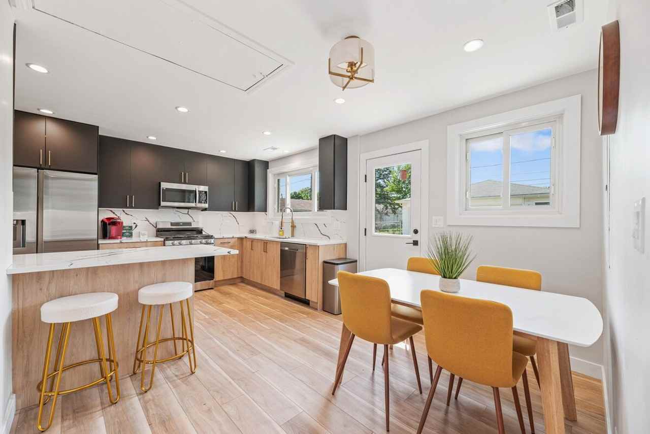 1023 S Wolf Rd #1032513P - Photo 6 of 40