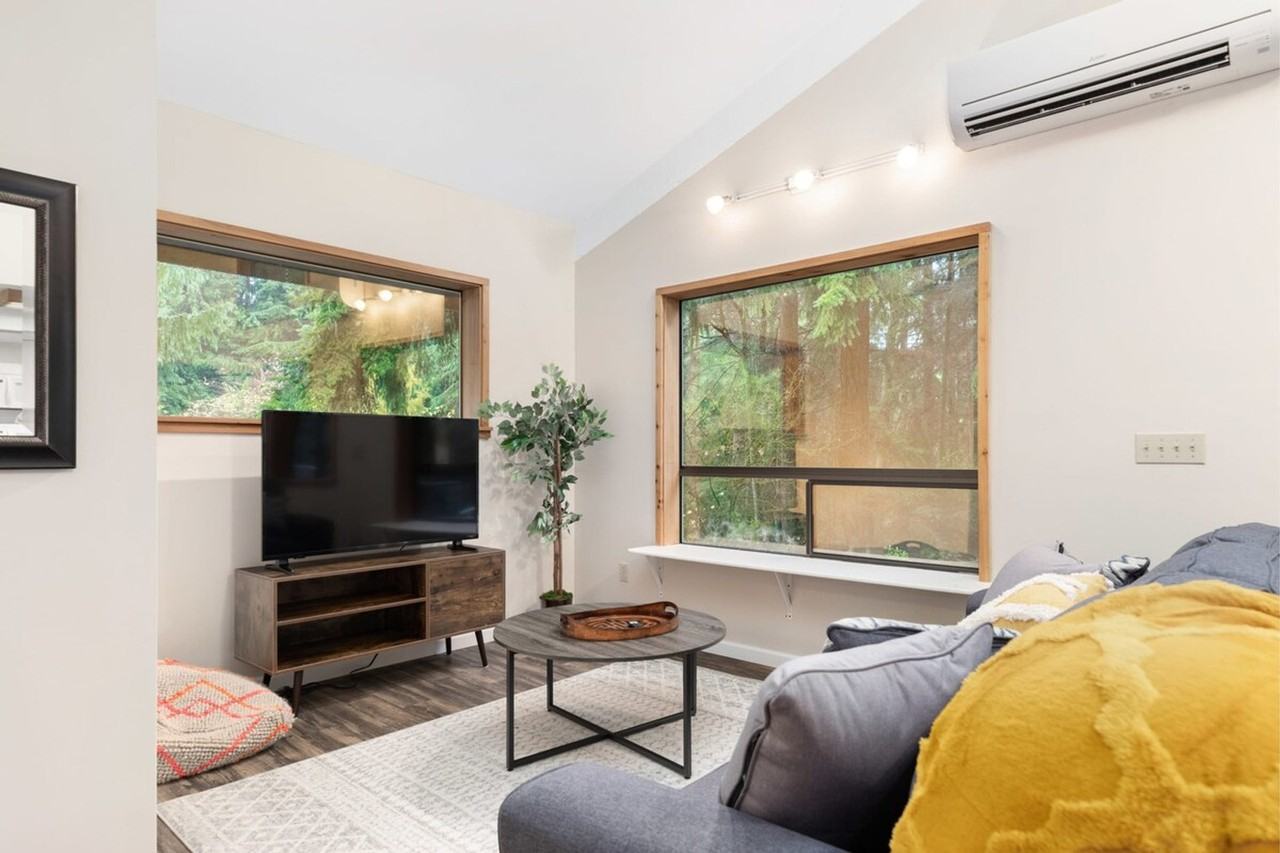 901 Ne Center St #1036027P - Photo 3 of 31