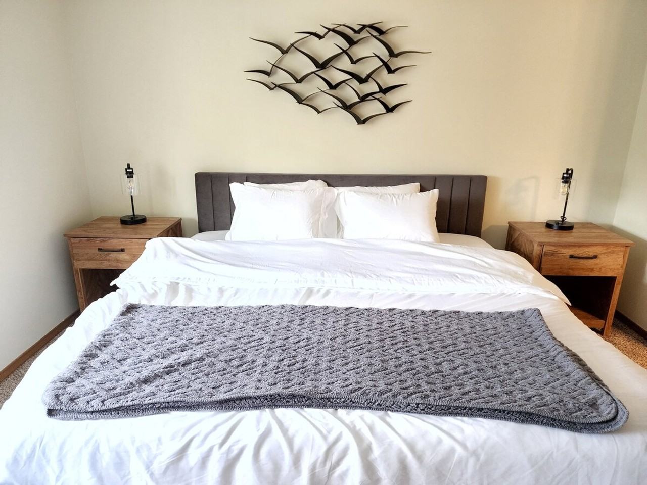 15904 Admiralty Way #1051265P - Photo 2 of 32