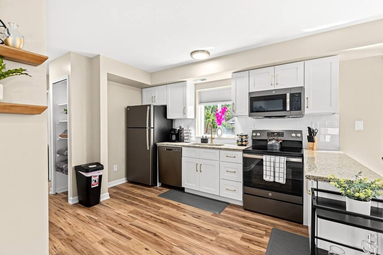 27990 Gratiot Avenue #1054650P - Photo 3 of 31