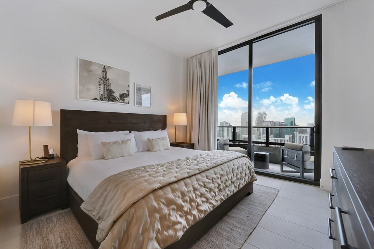 215 Sw 5th Ave #1058672P - Photo 4 of 43