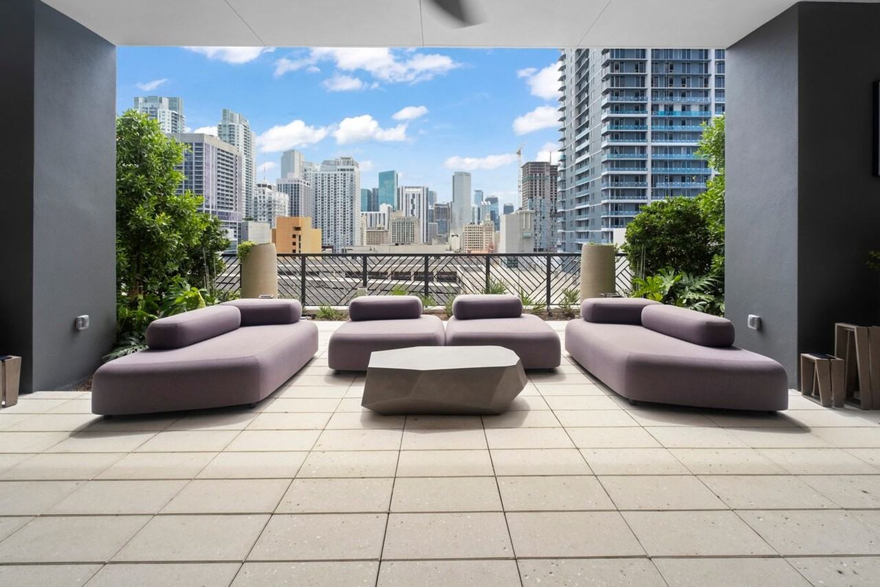 215 Sw 5th Ave #1058672P - Photo 6 of 43