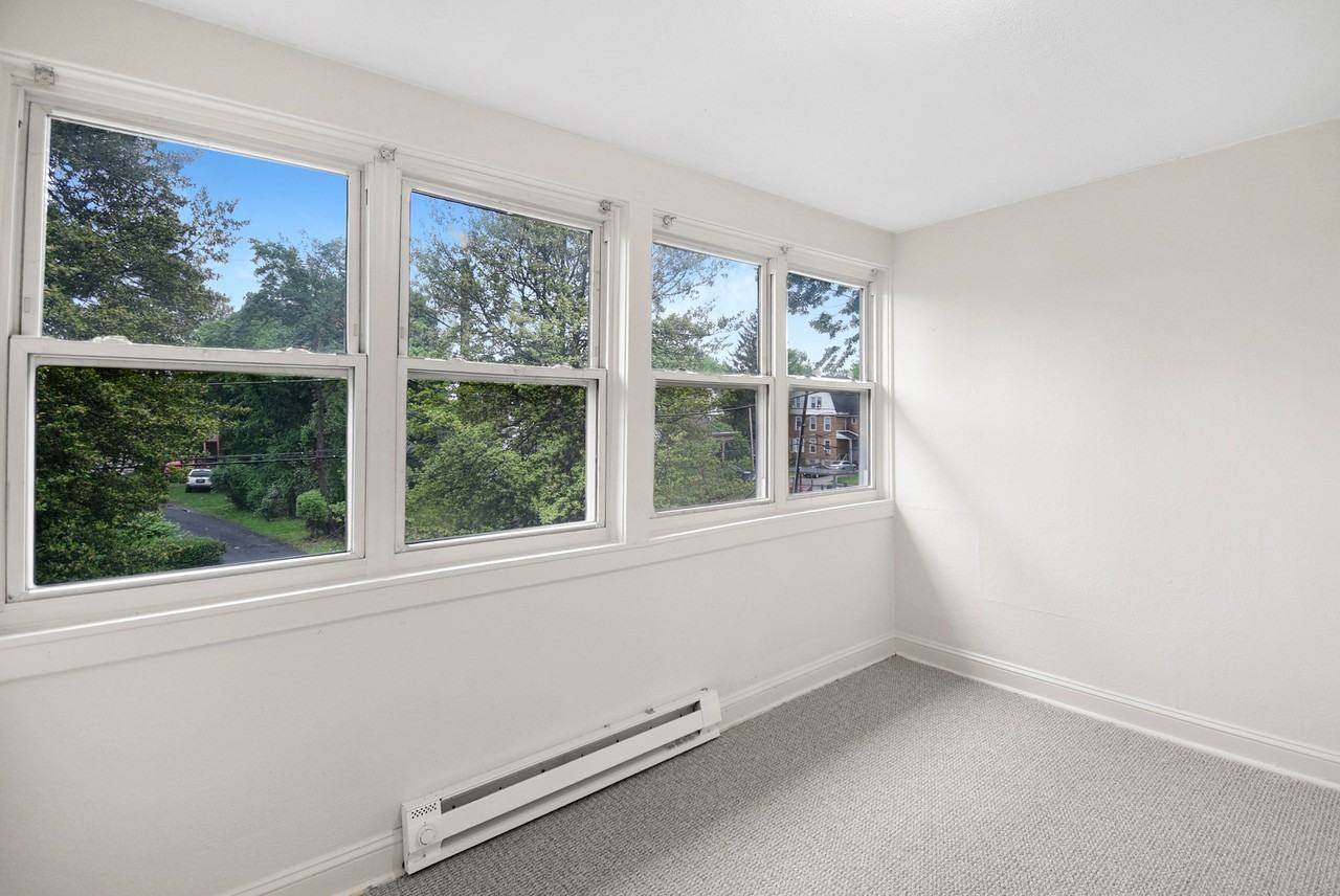 126 N Wycombe Ave (B2) - Photo 3 of 7