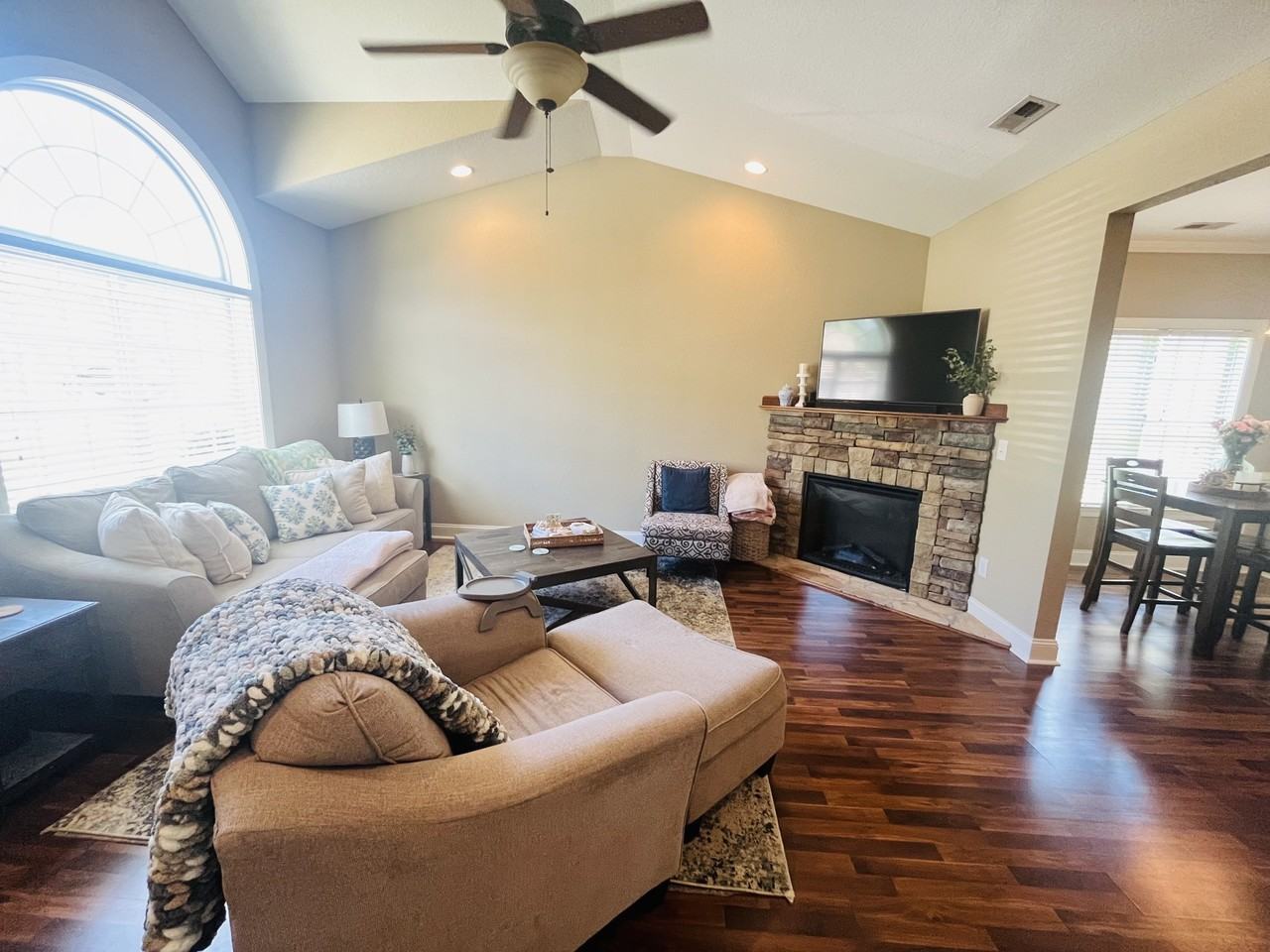 3913 Nantucket Road - Photo 3 of 27
