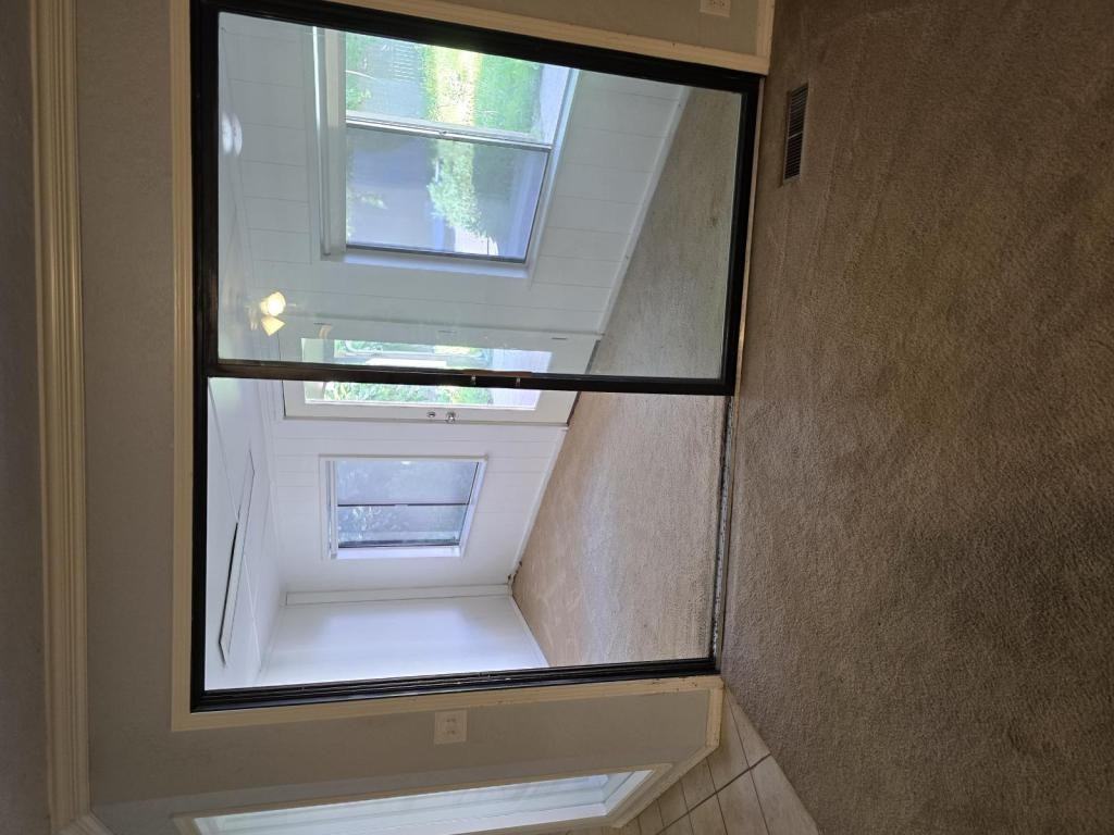 11907 N Mustang Rd - Photo 4 of 18