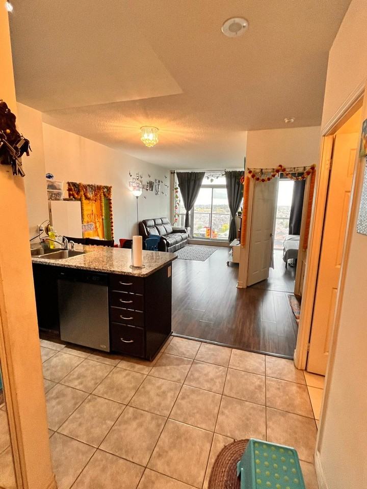 339 Rathburn Road West #11th floor - Photo 7 of 20