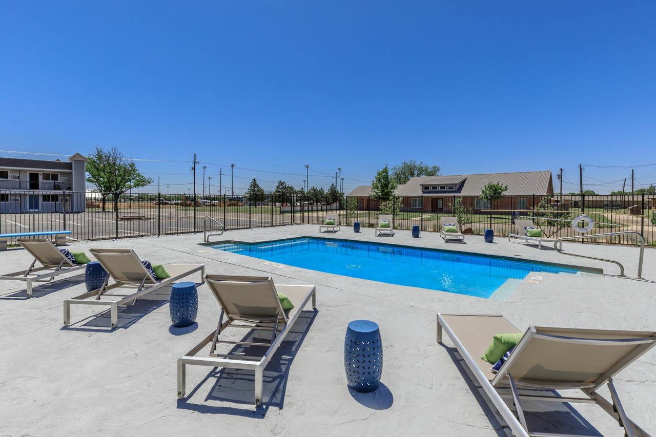 Oak Creek Apartments - Photo 7 of 33