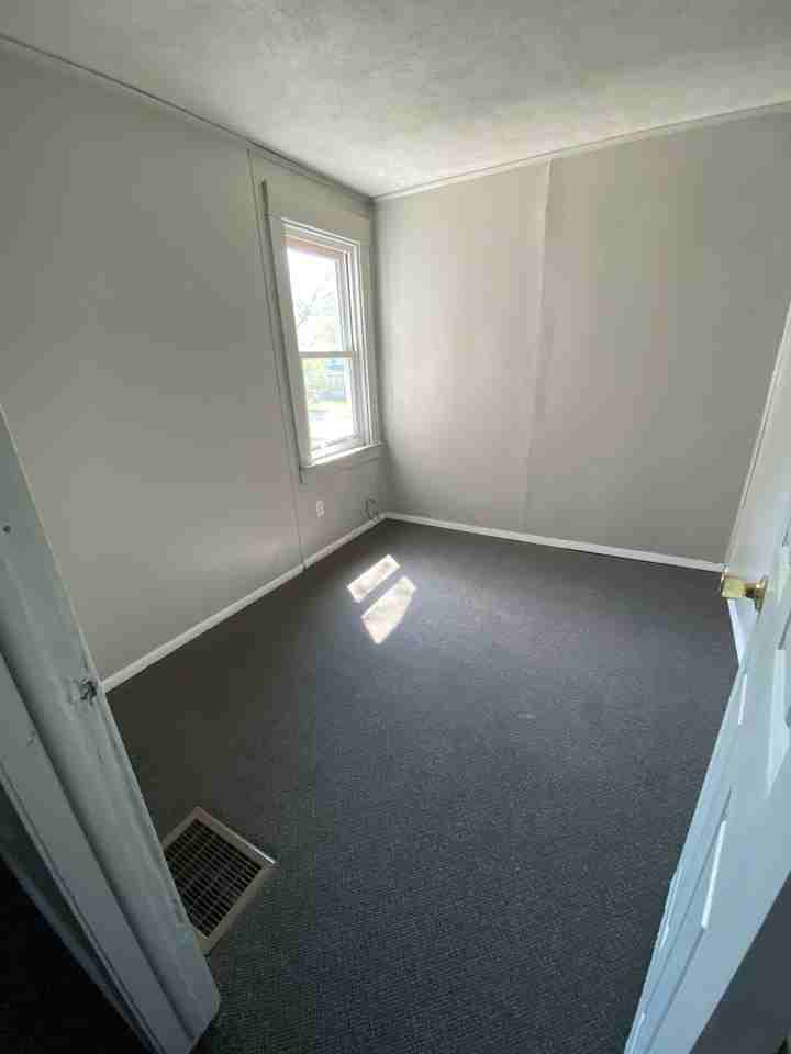 904 North Pine Street - Photo 2 of 10