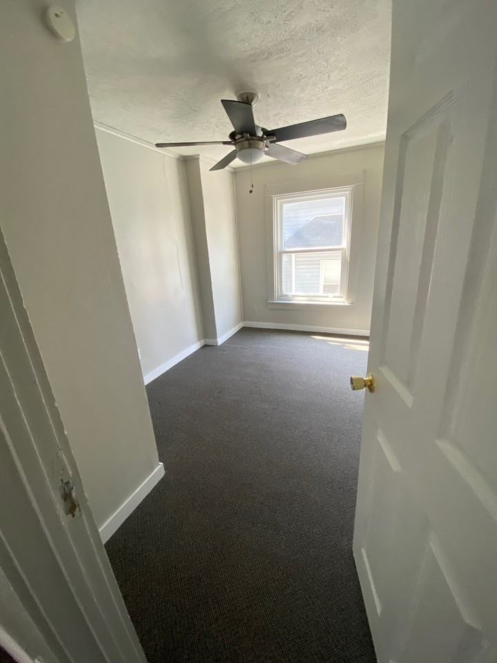 904 North Pine Street - Photo 3 of 10