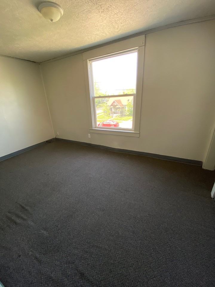 904 North Pine Street - Photo 7 of 10