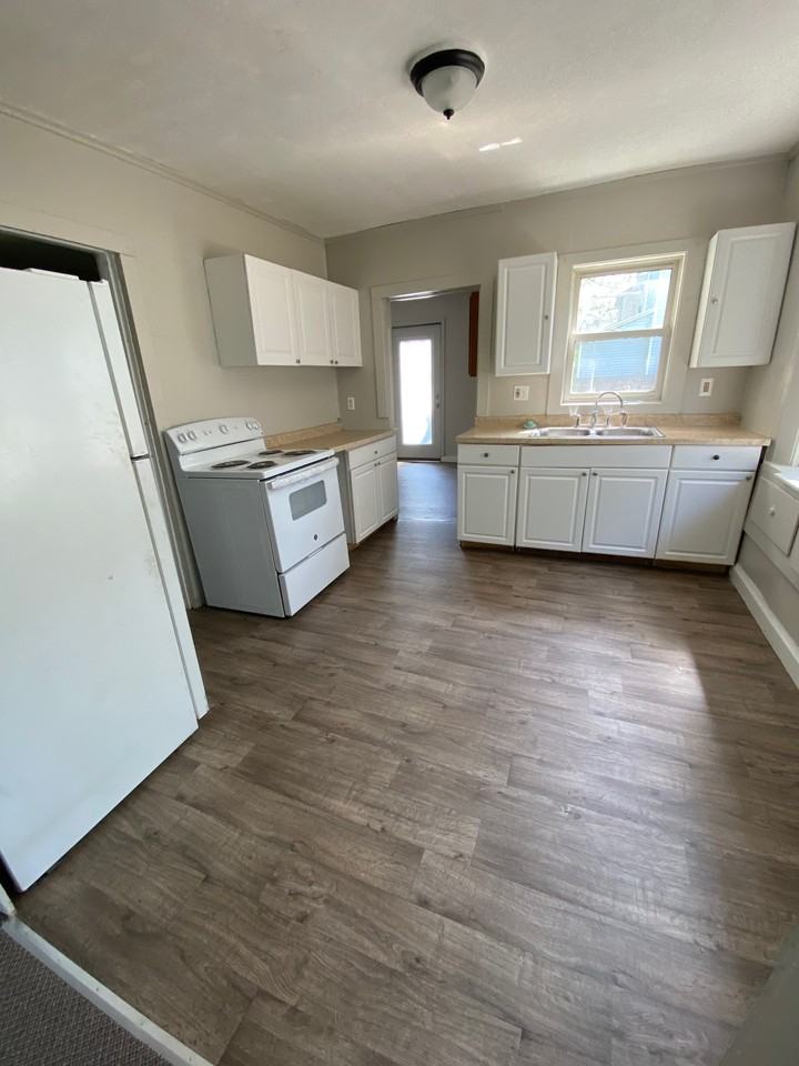 904 North Pine Street - Photo 3 of 10