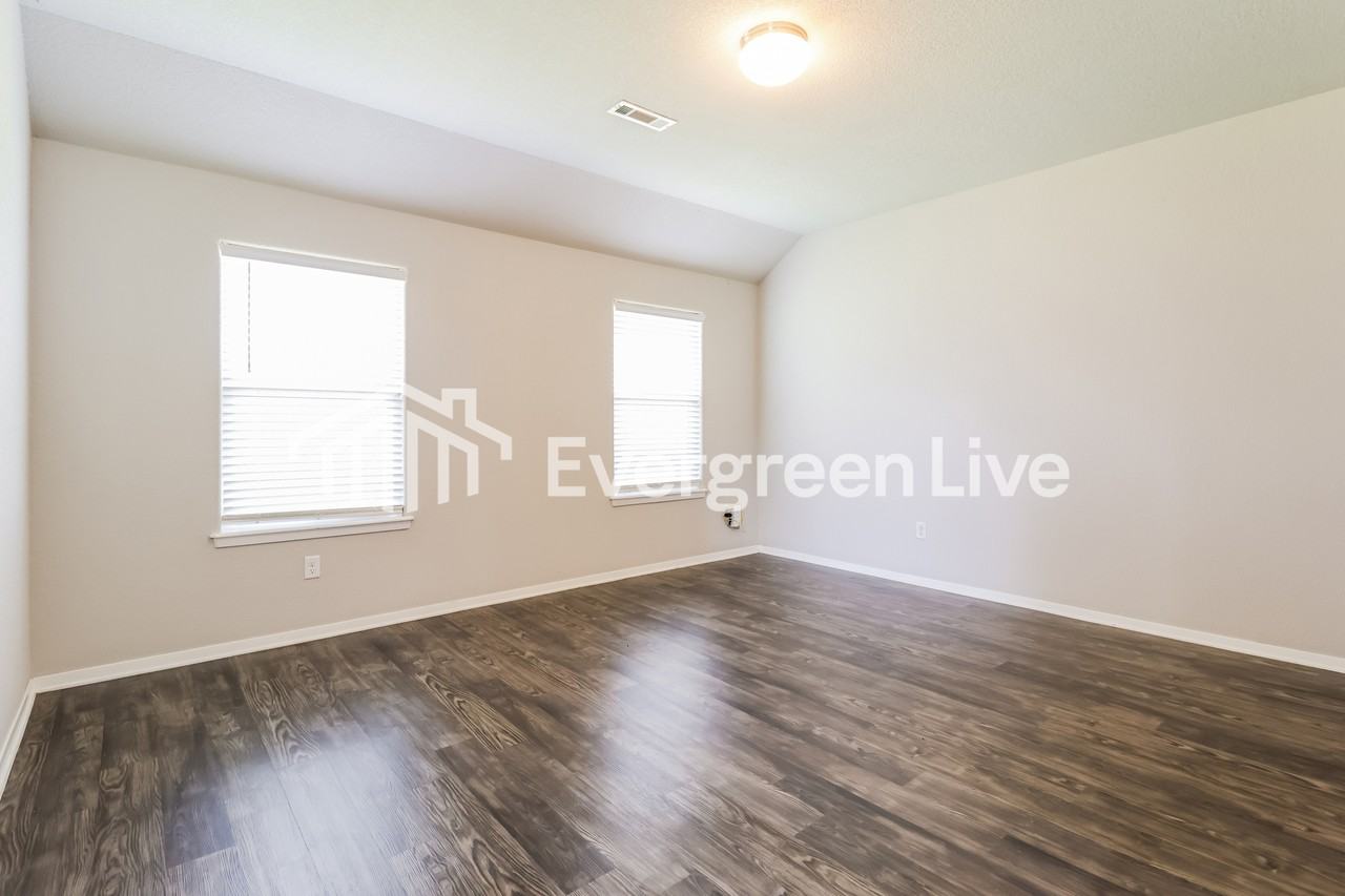 1460 General Fagan Dr - Photo 3 of 15