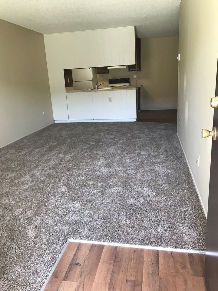 Broadway Square - Photo 3 of 4