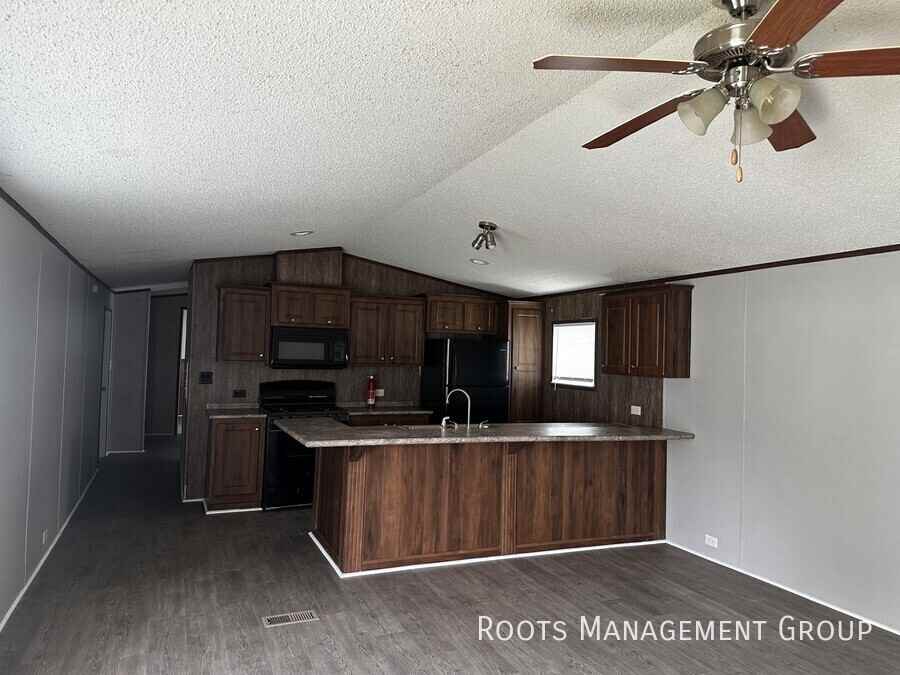 1882 Ne Burgess Ct #1882 - Photo 2 of 14