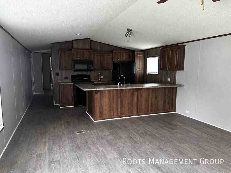 1882 Ne Burgess Ct #1882 - Photo 3 of 14