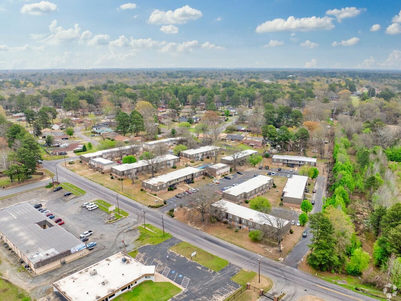 Camelot Apartments and Townhomes - Photo 2 of 23
