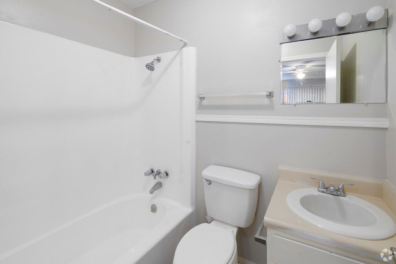 Camelot Apartments and Townhomes - Photo 3 of 23