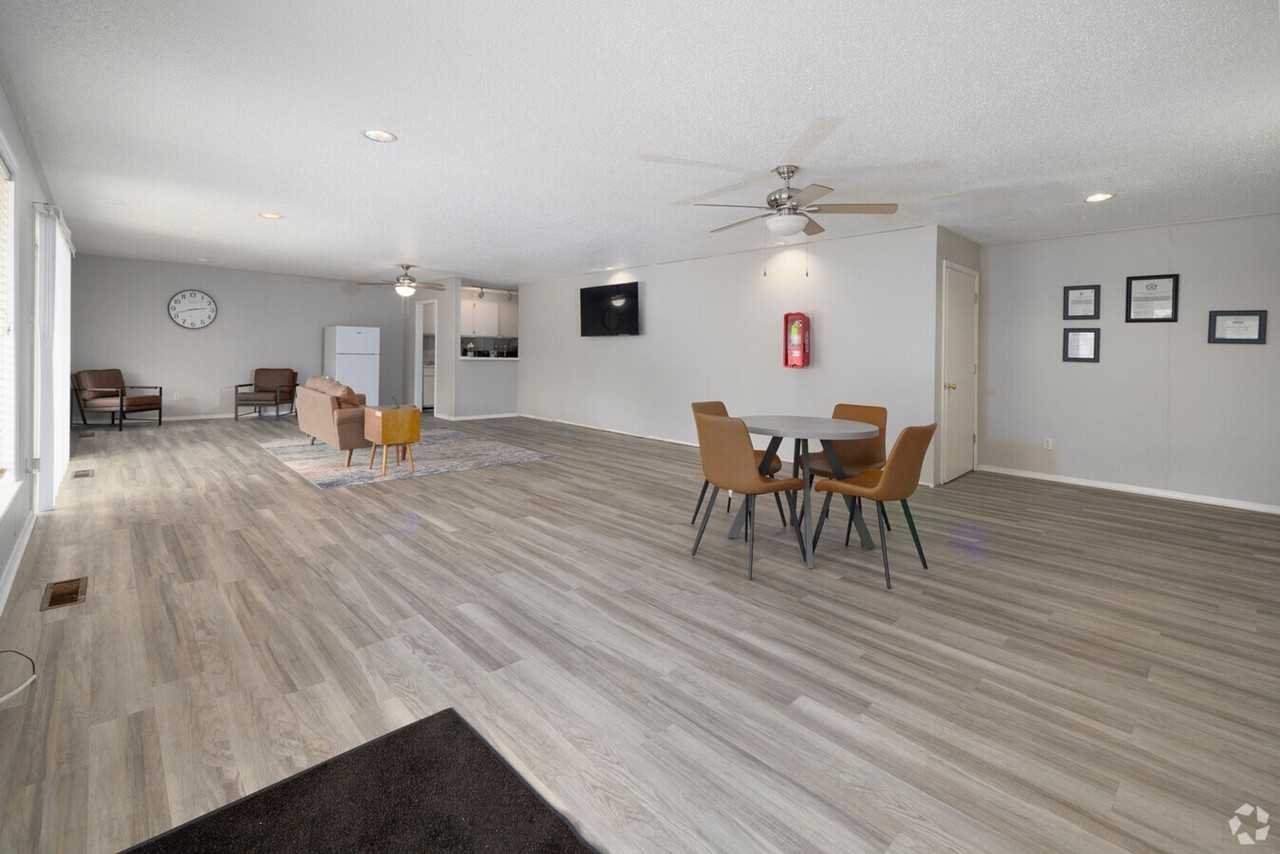 Camelot Apartments and Townhomes - Photo 7 of 23