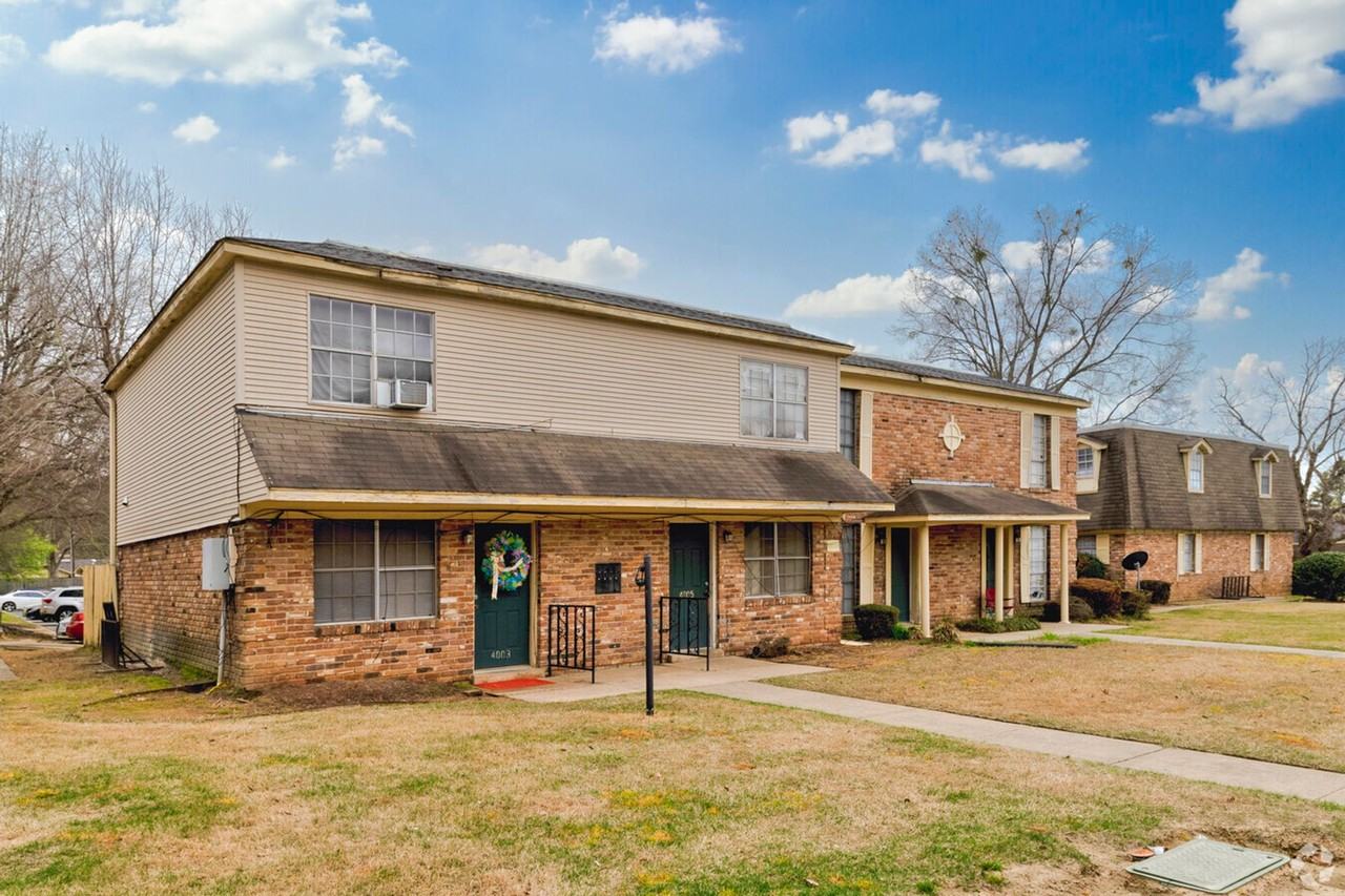 Camelot Apartments and Townhomes - Photo 2 of 23