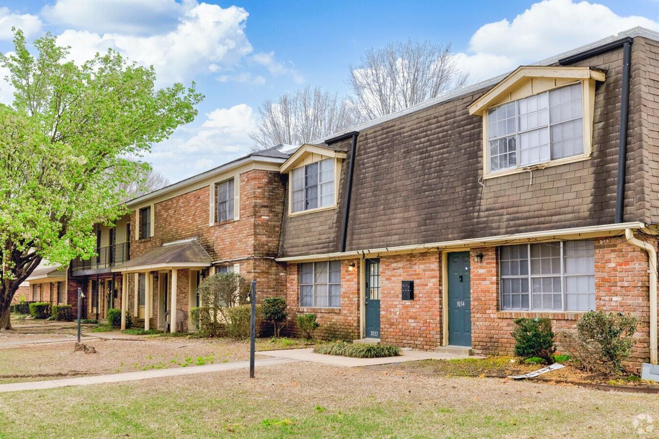 Camelot Apartments and Townhomes - Photo 5 of 23