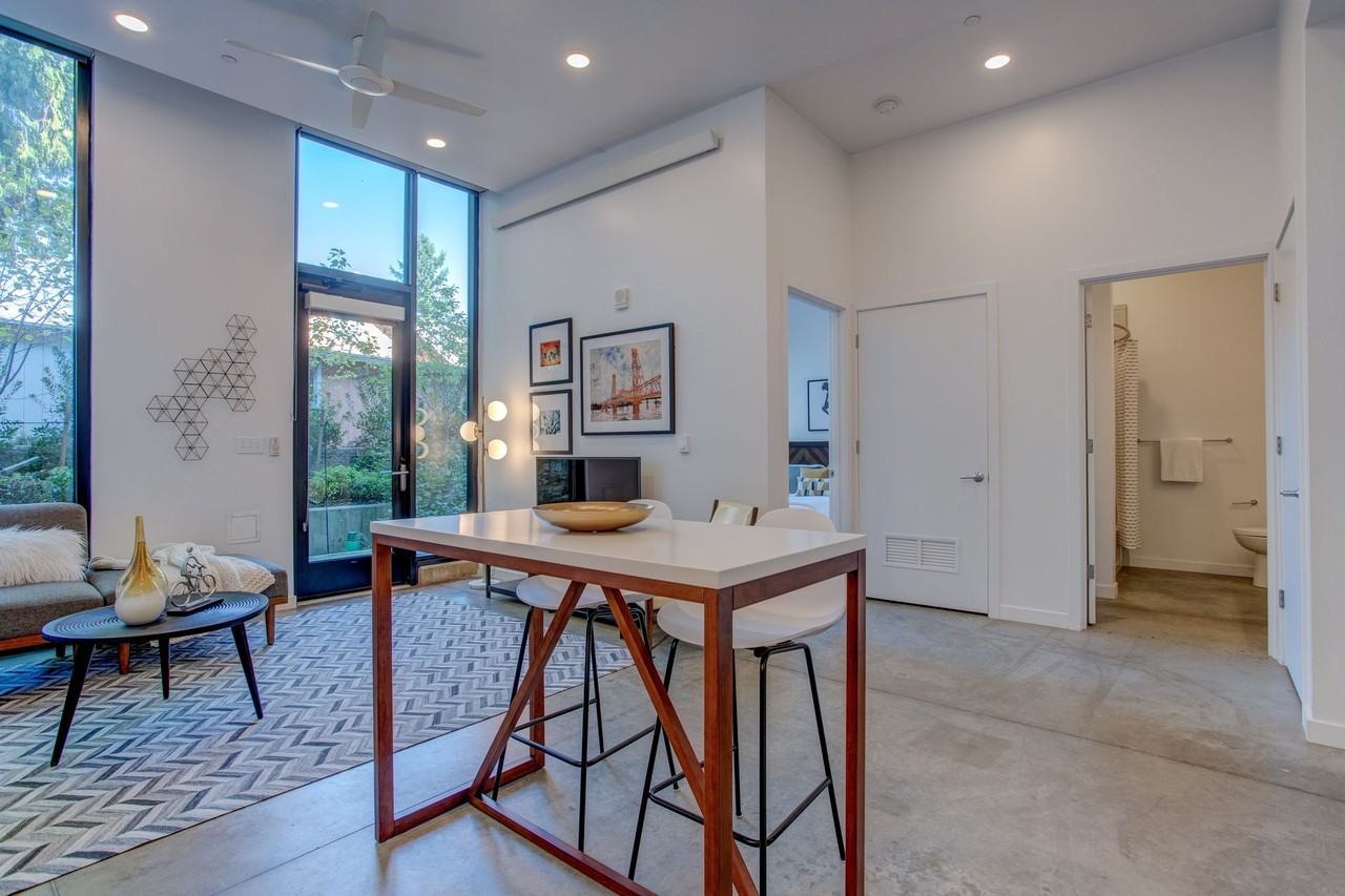 Theory 33 - Photo 5 of 18