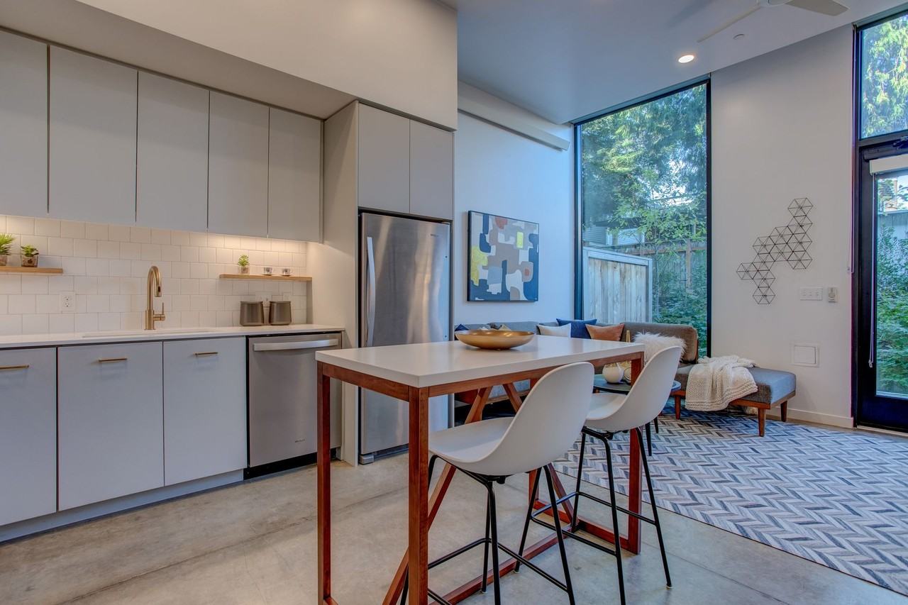 Theory 33 - Photo 6 of 18