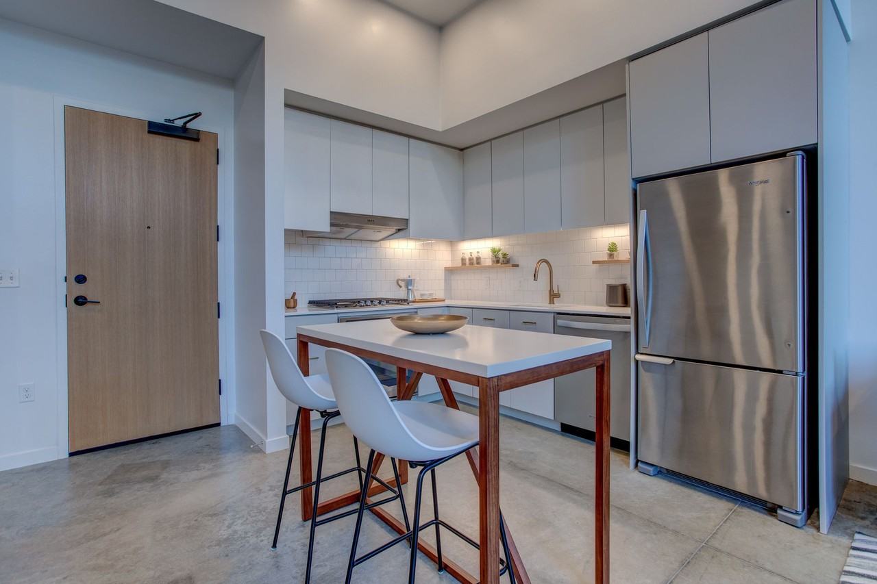 Theory 33 - Photo 7 of 18