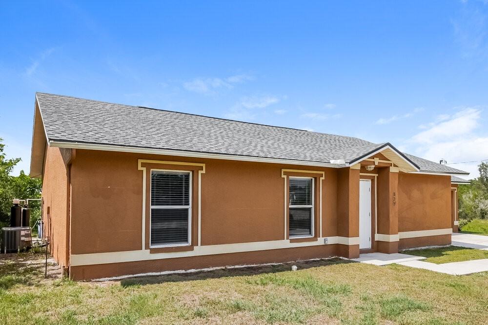 577 Pierre Cir - Photo 3 of 16