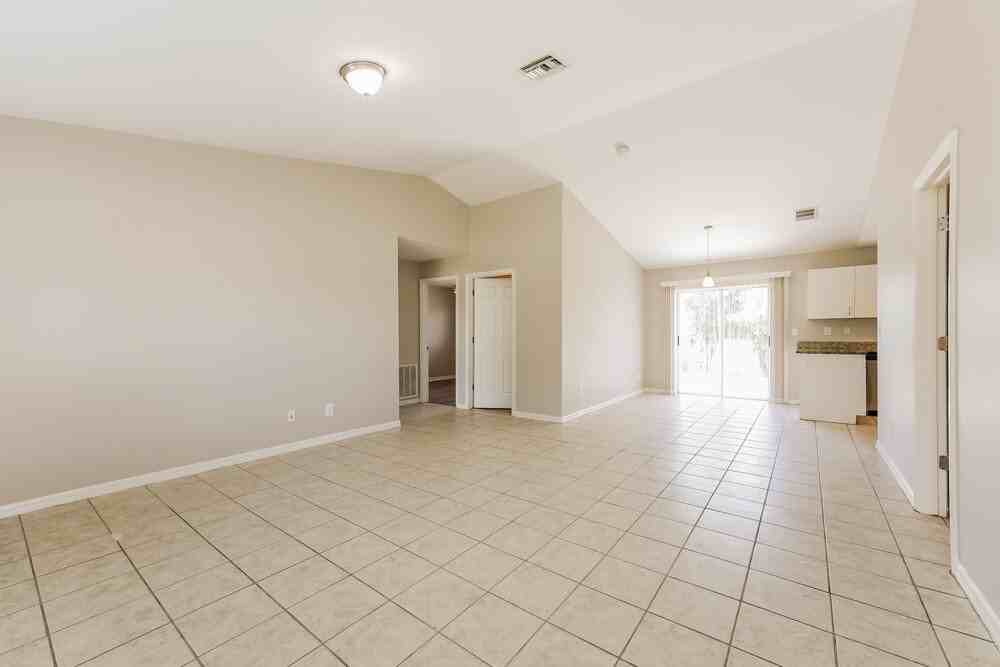 577 Pierre Cir - Photo 4 of 16