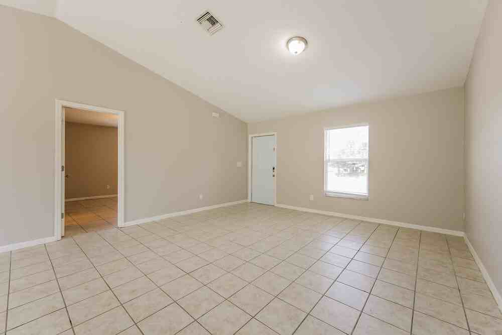 577 Pierre Cir - Photo 5 of 16