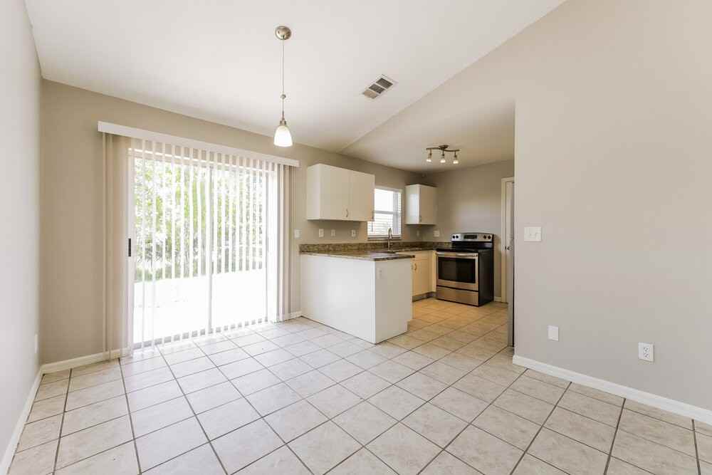 577 Pierre Cir - Photo 6 of 16