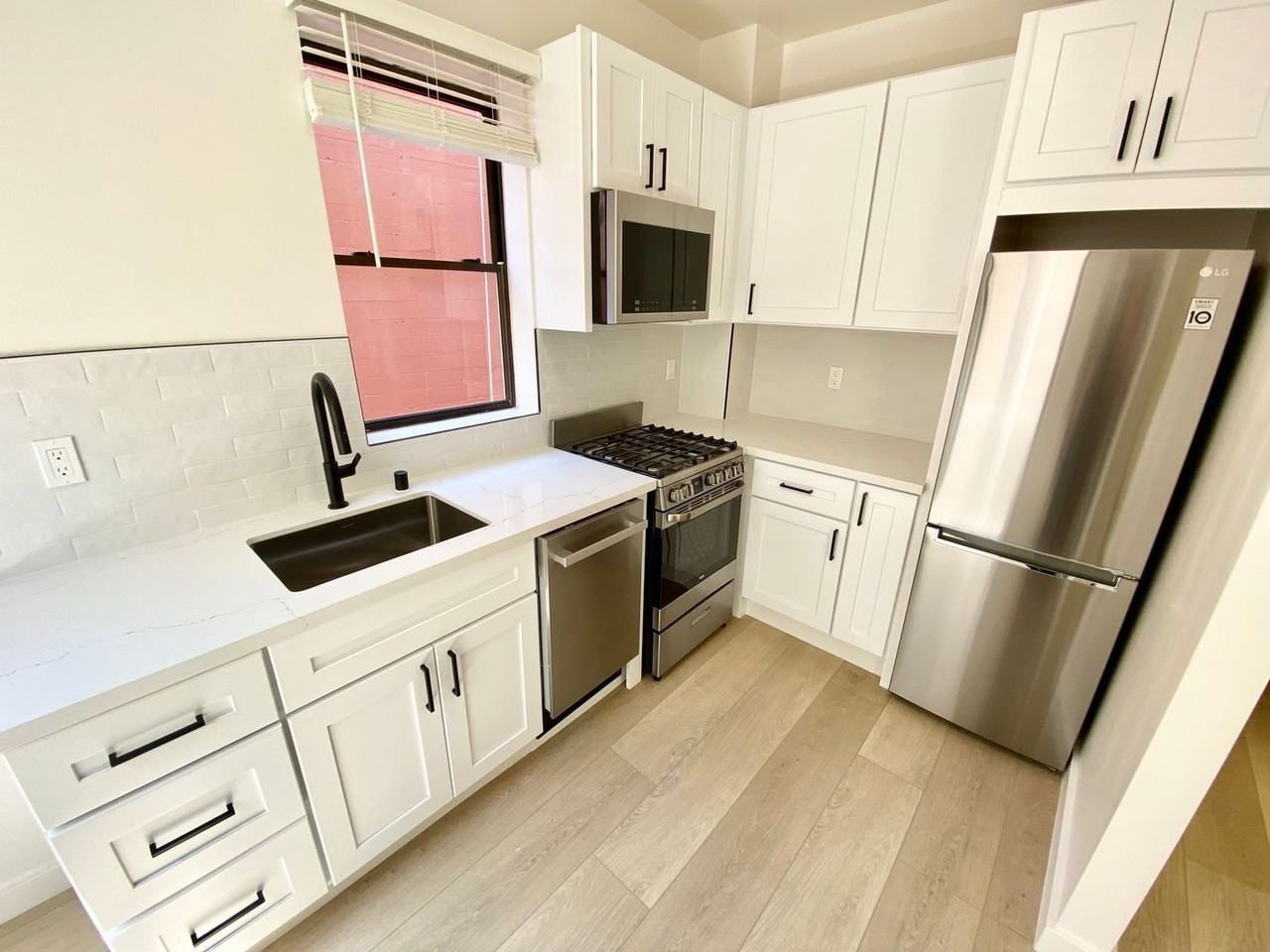 535 Taylor Street - Photo 6 of 25