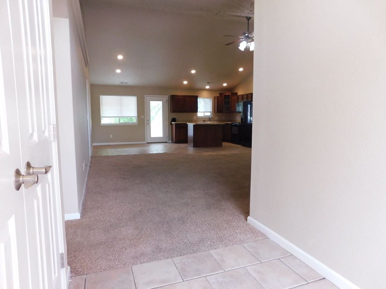 2929 Joan Way - Photo 4 of 22