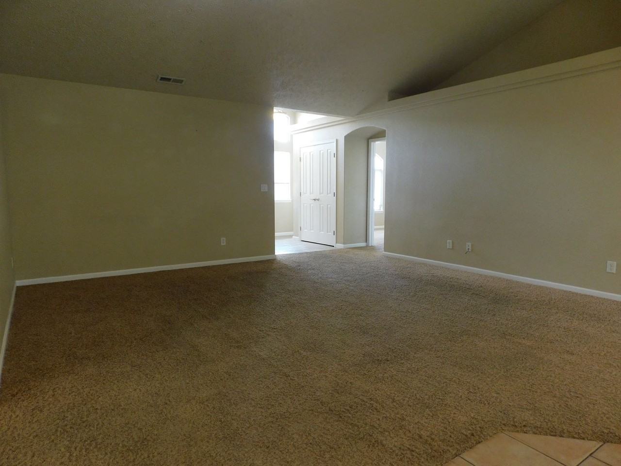 2929 Joan Way - Photo 5 of 22