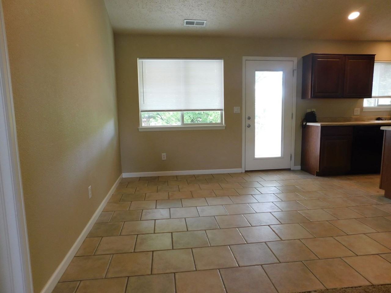 2929 Joan Way - Photo 6 of 22