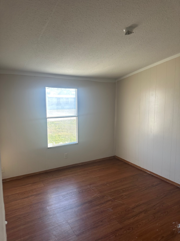 110 Pebbles Ln - Photo 3 of 8