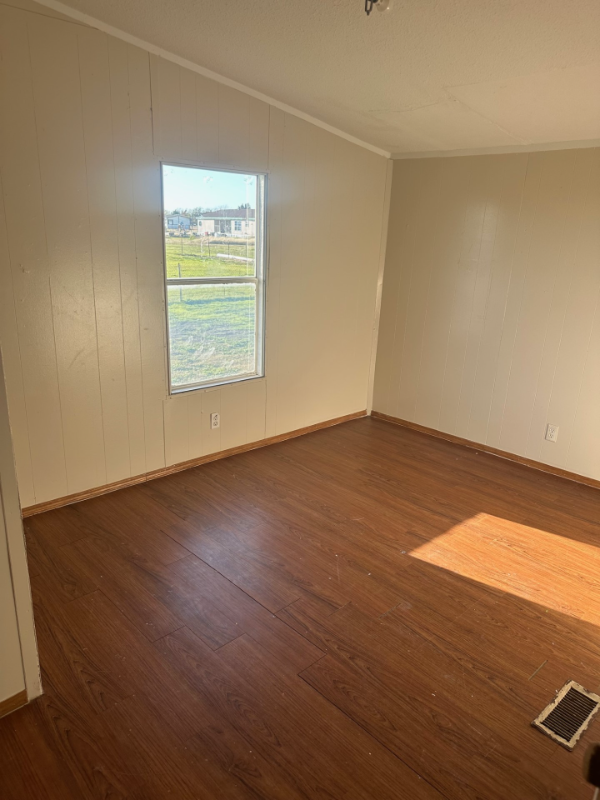 110 Pebbles Ln - Photo 5 of 8